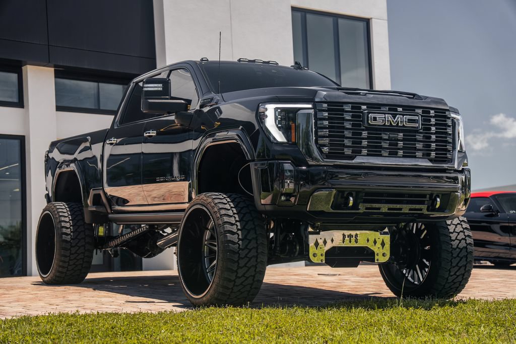 Used 2024 GMC Sierra 3500 Denali Ultimate AWD/4WD image 7