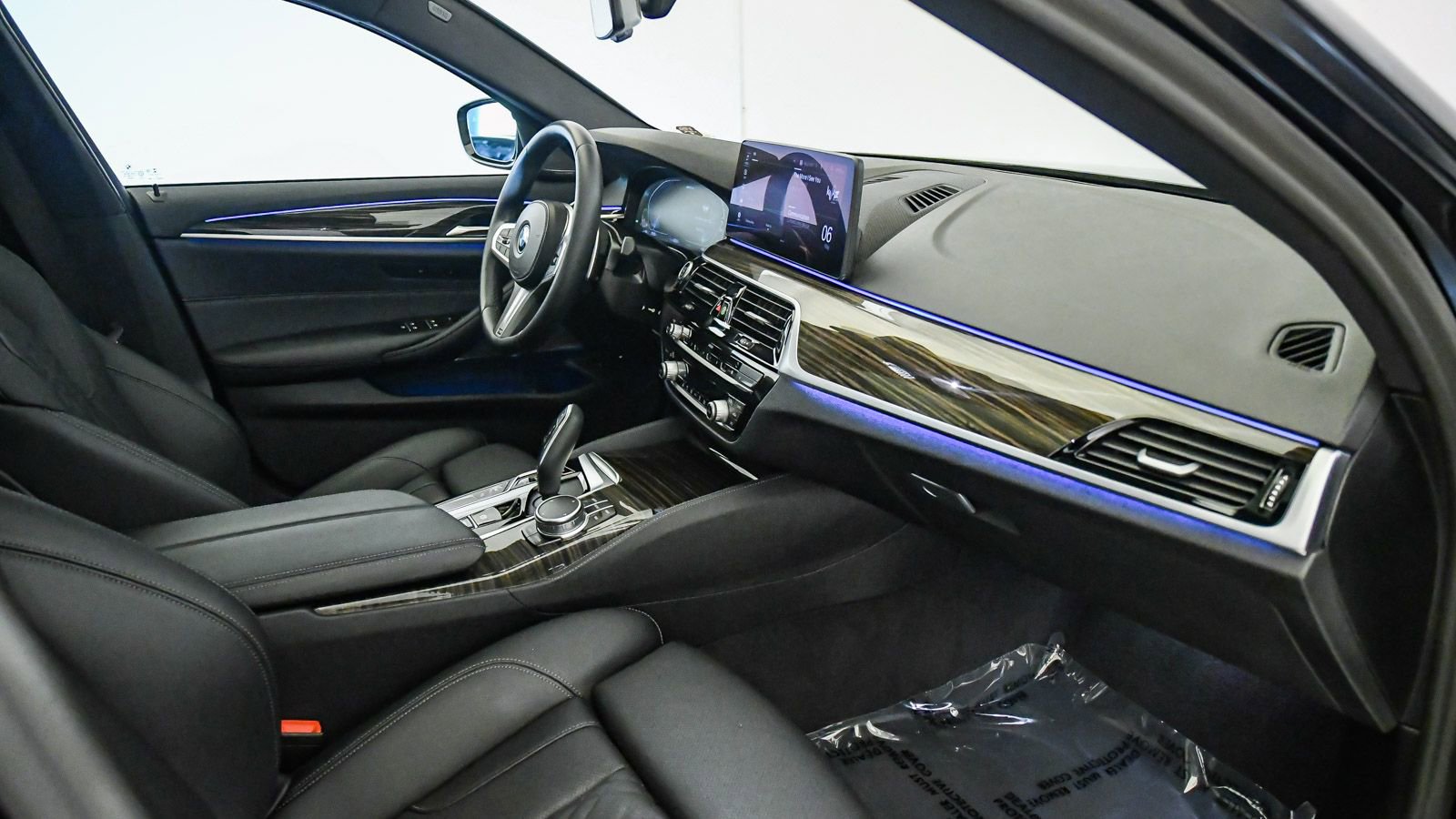 Certified 2023 BMW 530e w/ M Sport Package RWD image 15