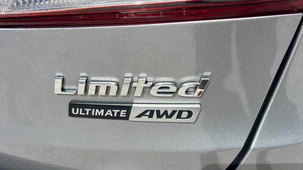 Used 2017 Hyundai Santa Fe Limited AWD/4WD image 7