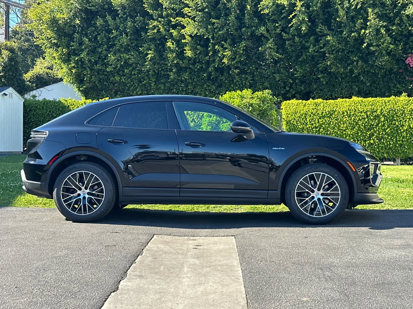 New 2026 Porsche Macan Electric RWD image 9