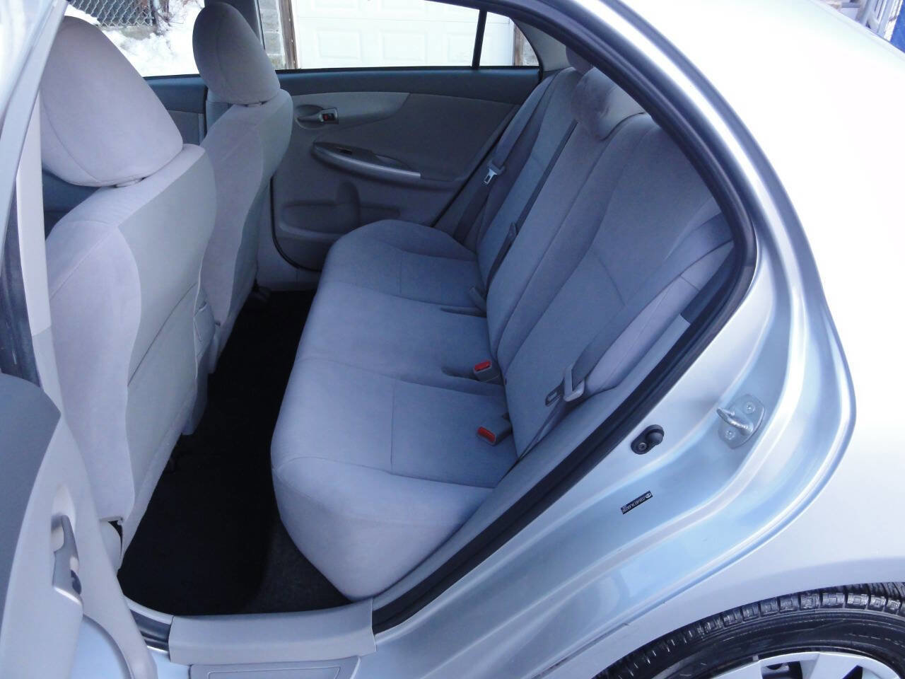 Used 2010 Toyota Corolla LE image 23