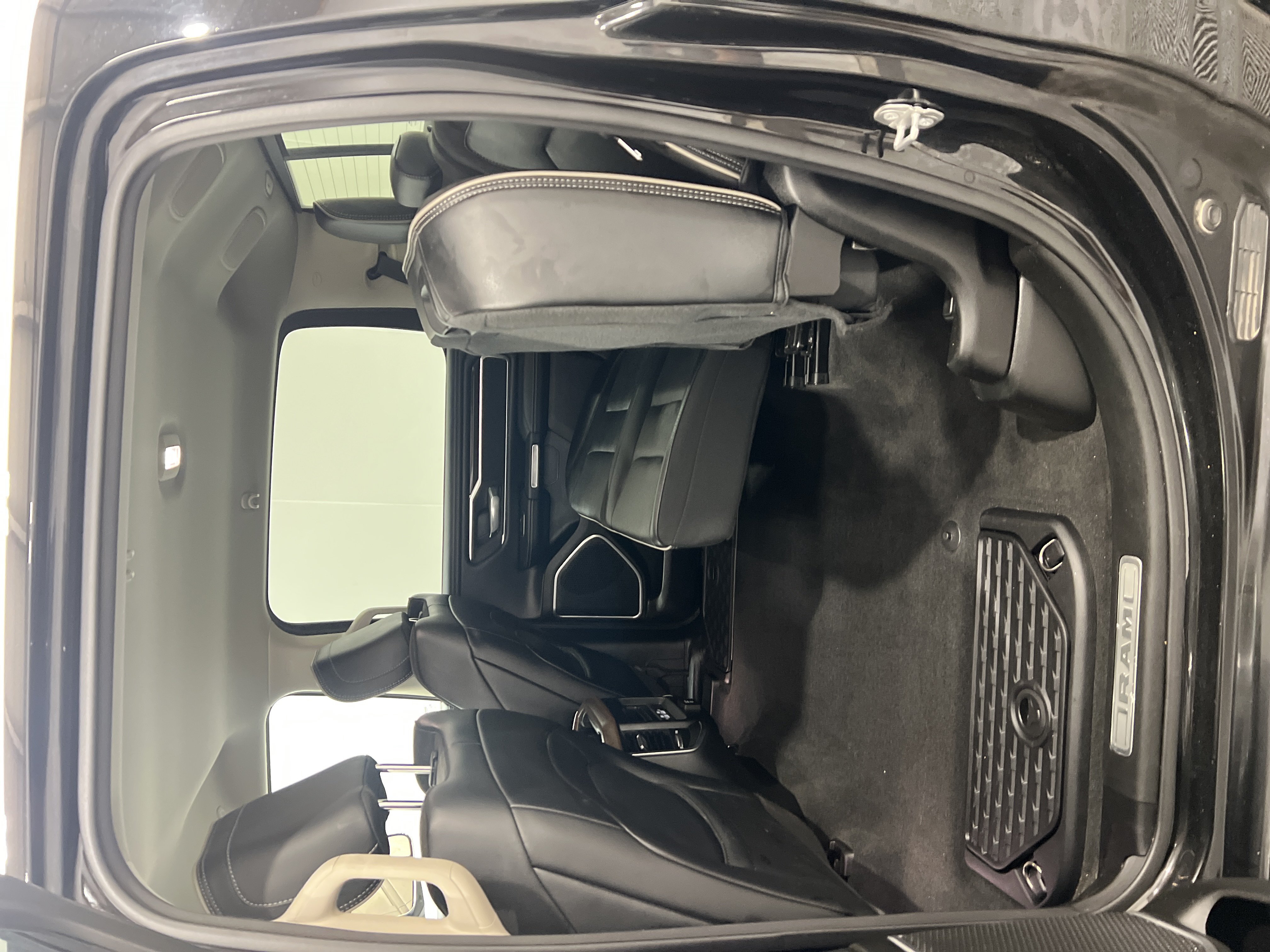 Used 2022 RAM 1500 Laramie AWD/4WD image 14