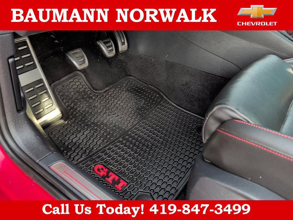 Used 2021 Volkswagen GTI SE FWD image 17