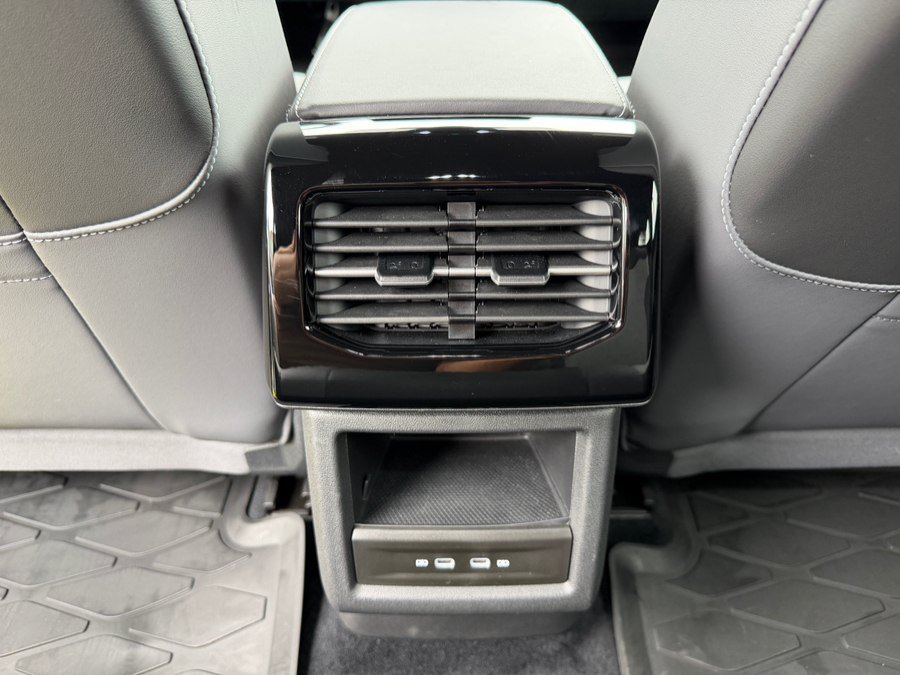 Used 2024 Volkswagen ID.4 Pro AWD/4WD image 38