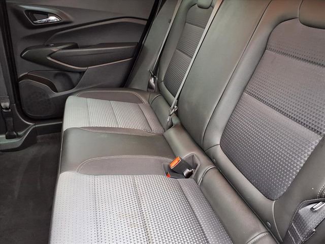 Used 2025 Chevrolet Trax LT w/ LT Convenience Package image 7