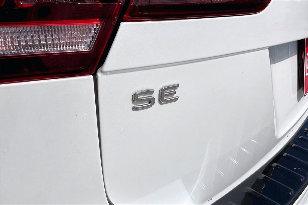 Used 2024 Volkswagen Tiguan SE R-Line image 21