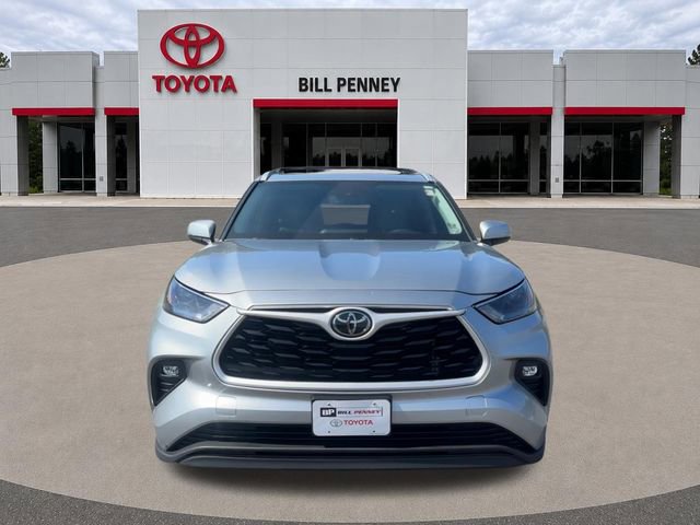 Used 2023 Toyota Highlander XLE FWD image 9