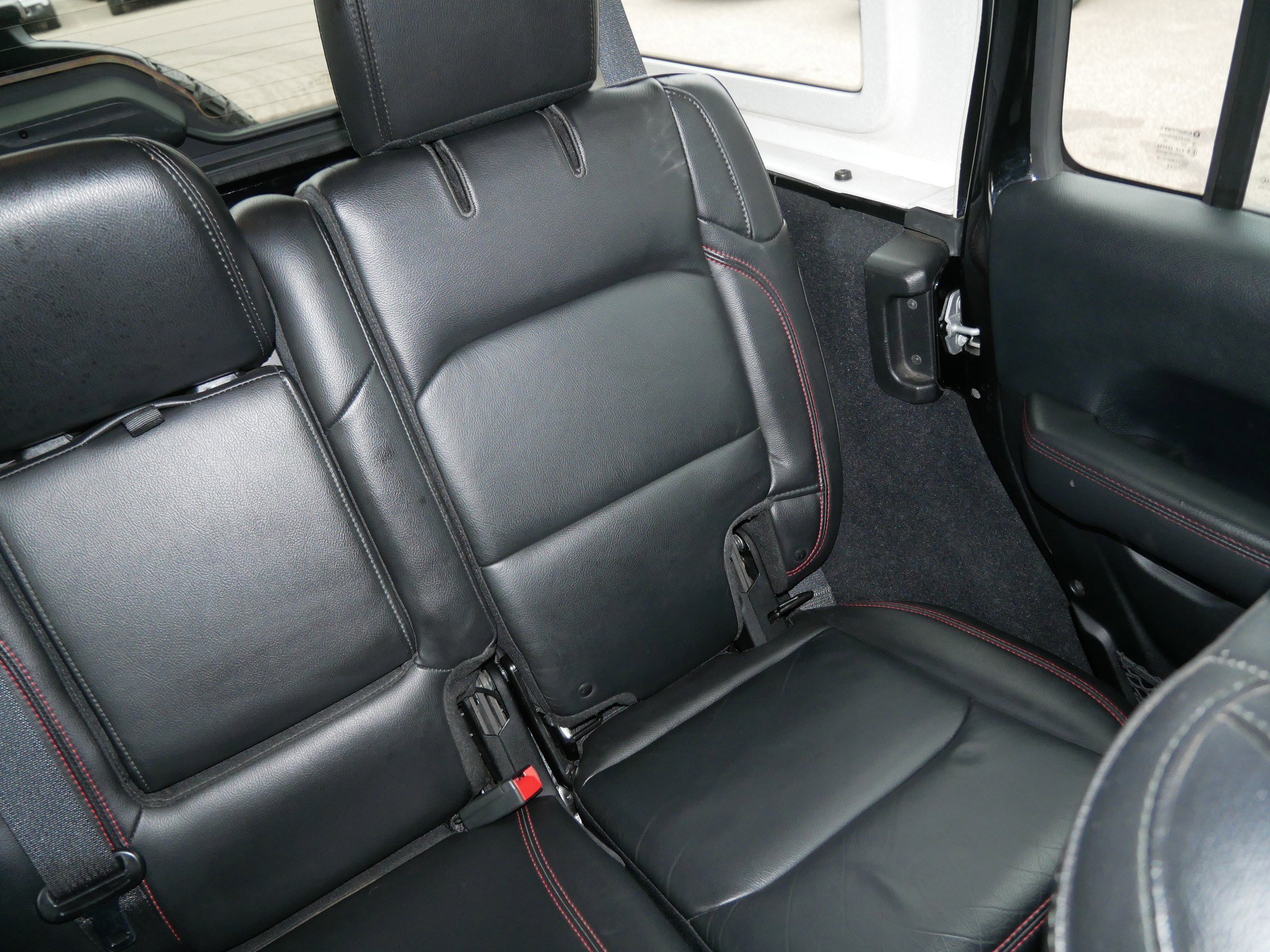 Used 2018 Jeep Wrangler Unlimited Rubicon w/ Cold Weather Group image 14