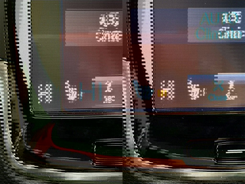 Used 2022 Volvo XC90 T8 Inscription Expression w/ Protection Package Premier image 14