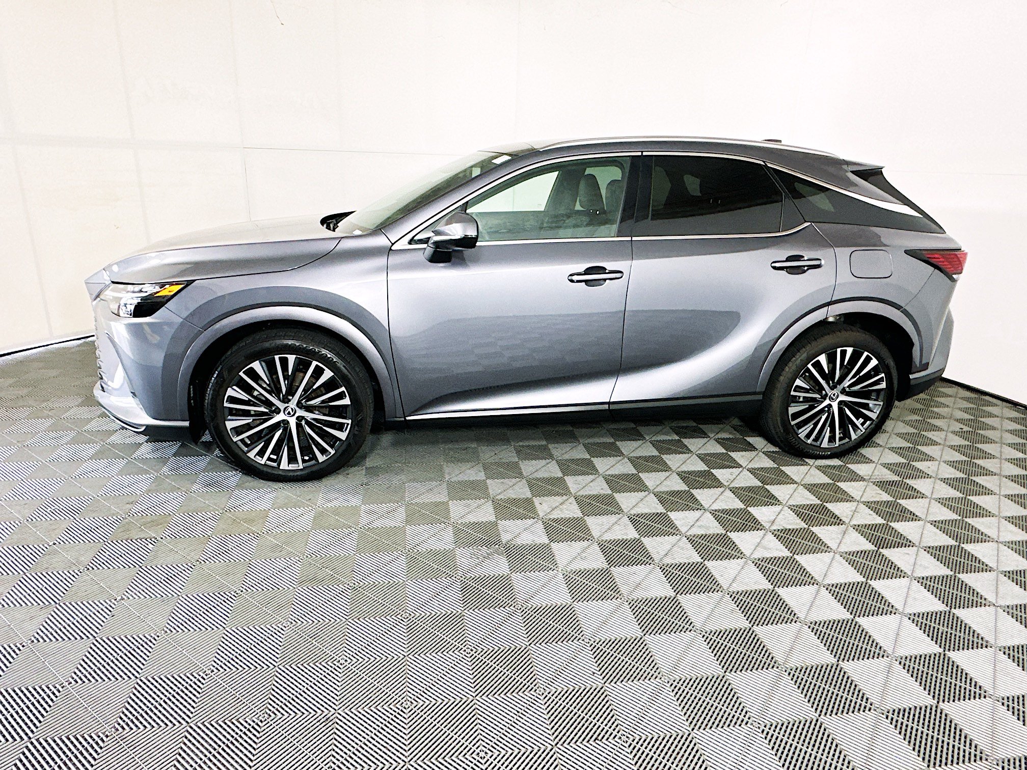 Used 2023 Lexus RX 350 w/ Accessory Package (2T) AWD/4WD image 6