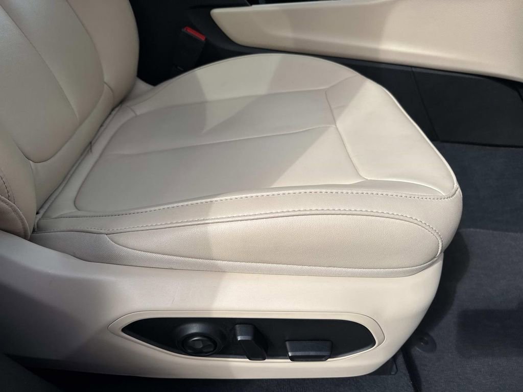 Used 2023 Jeep Grand Cherokee L Limited image 17