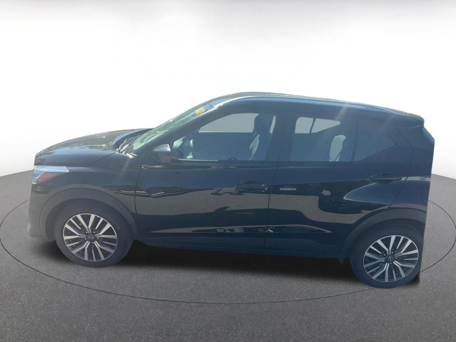 Used 2024 Nissan Kicks SV FWD image 9