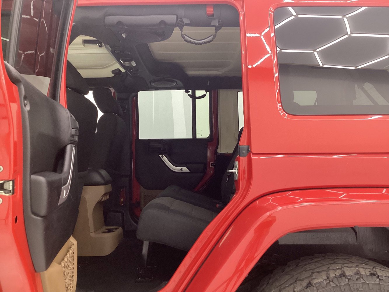 Used 2011 Jeep Wrangler Unlimited Sahara image 20