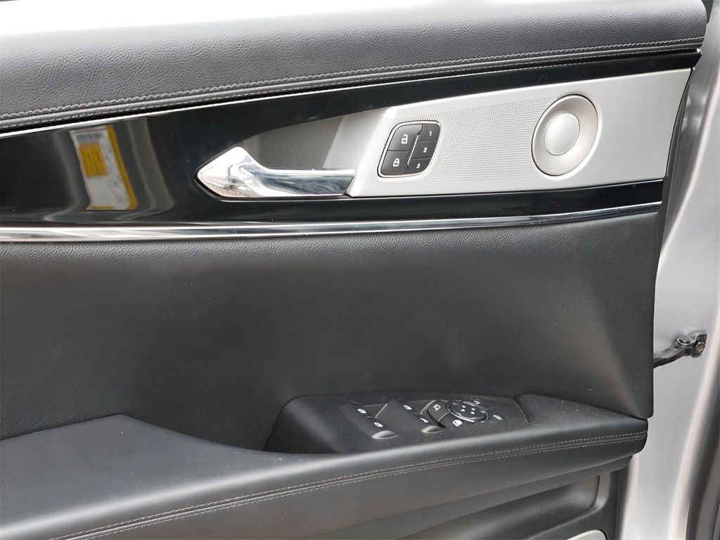 Used 2023 Lincoln Nautilus Reserve w/ Equipment Group 202A image 16