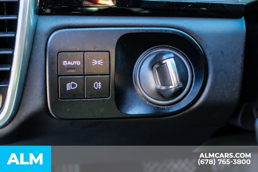 Used 2023 Porsche Cayenne Platinum Edition image 28