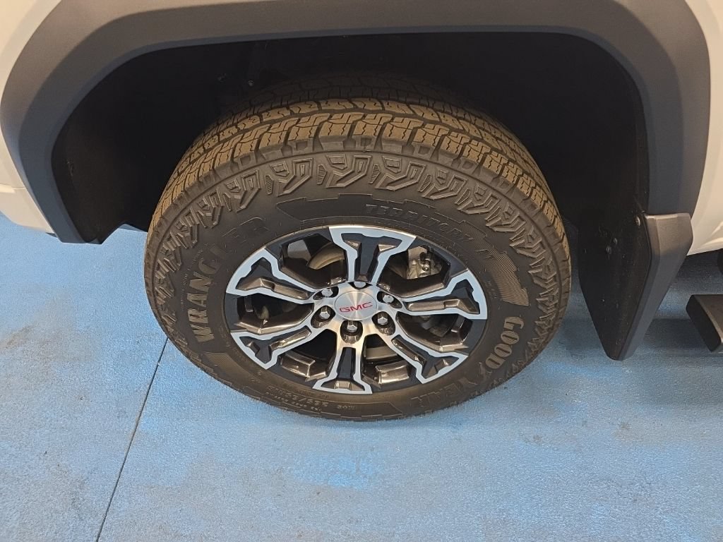 Certified 2025 GMC Canyon AT4 AWD/4WD image 12