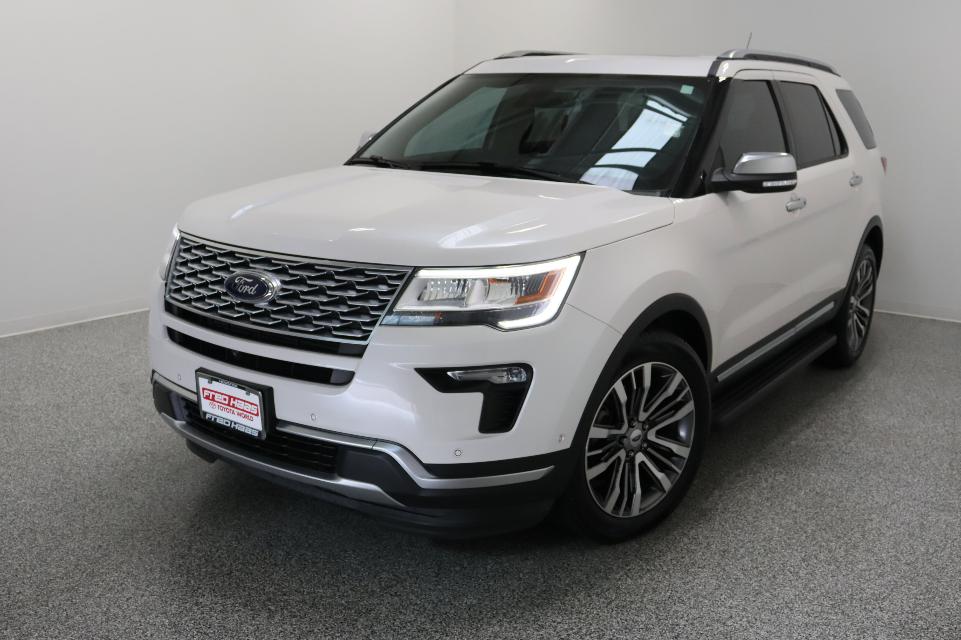 Used 2018 Ford Explorer Platinum AWD/4WD image 2