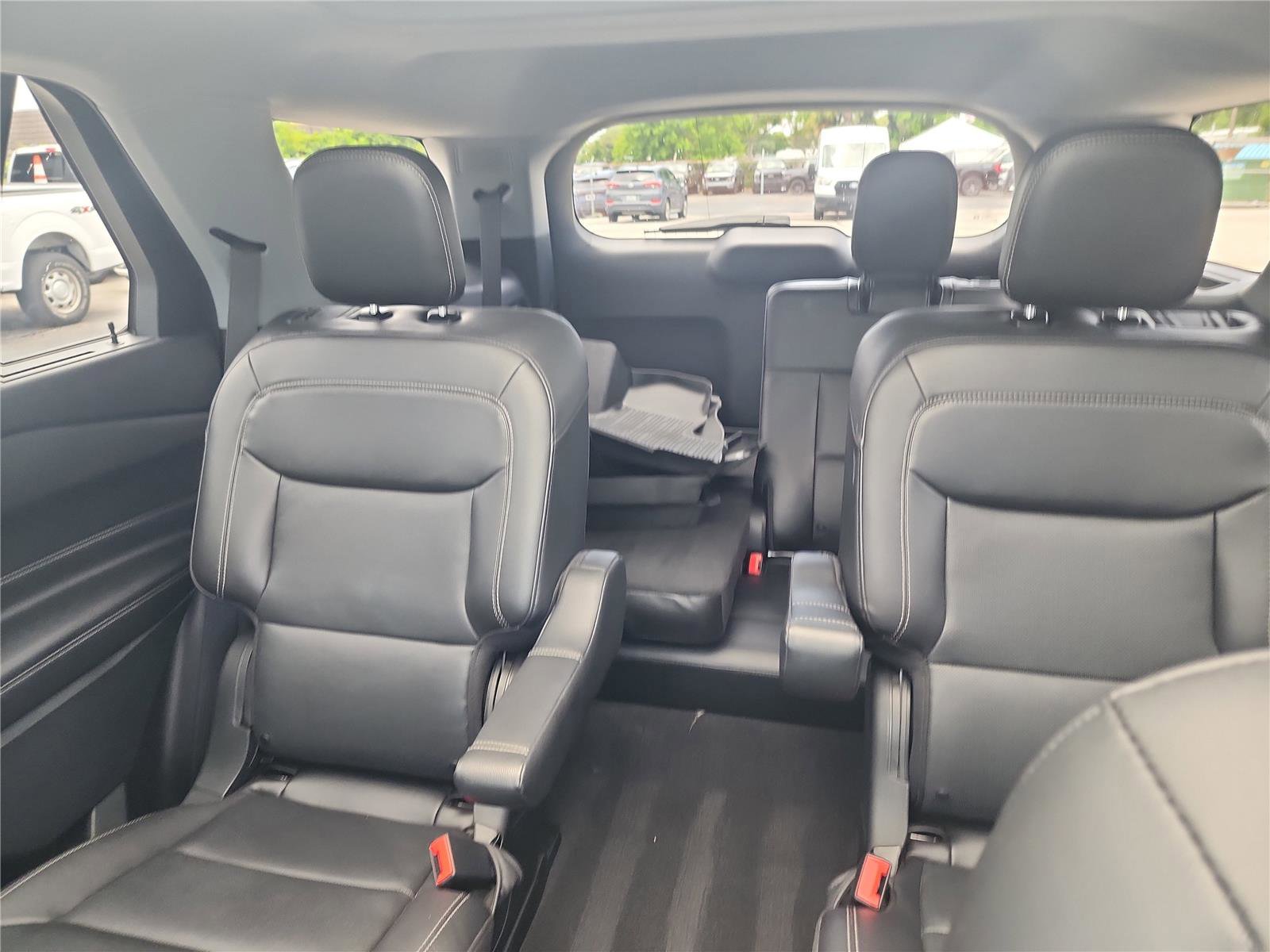 Used 2022 Ford Explorer Limited w/ Equipment Group 301A RWD image 14
