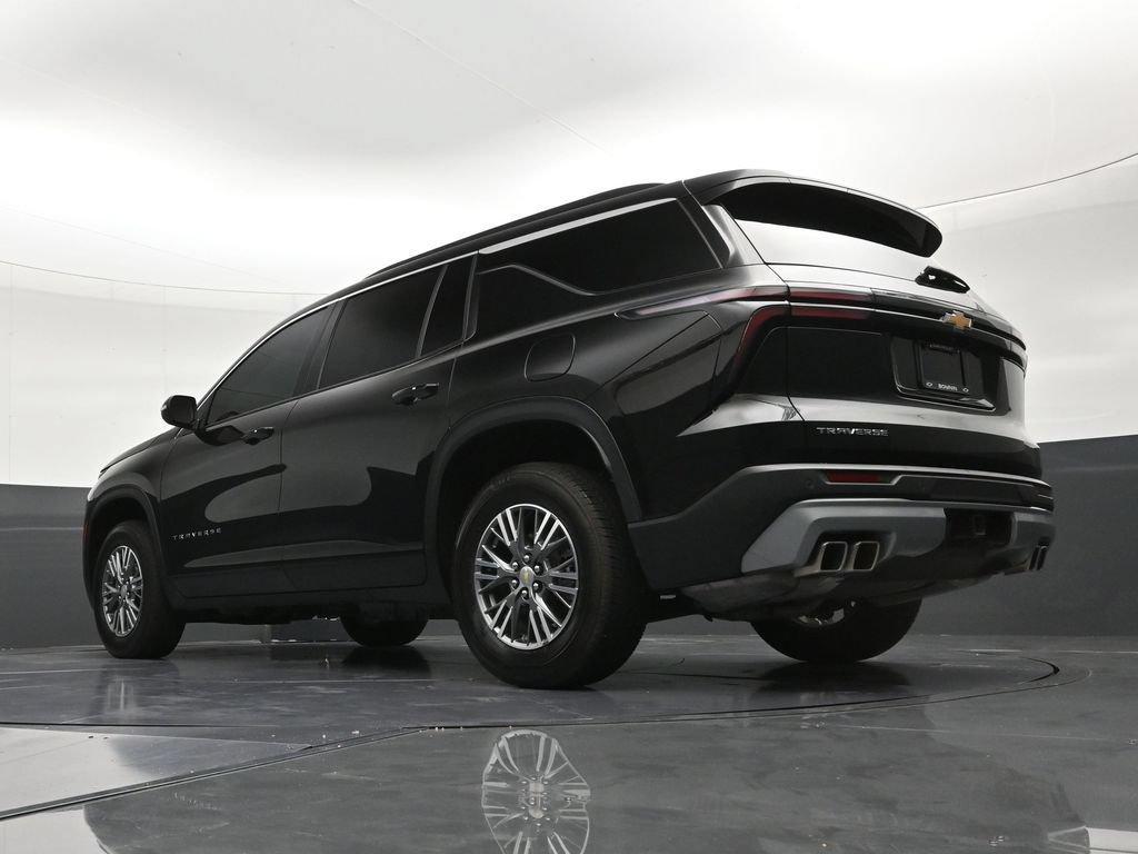 Used 2025 Chevrolet Traverse LT FWD image 22