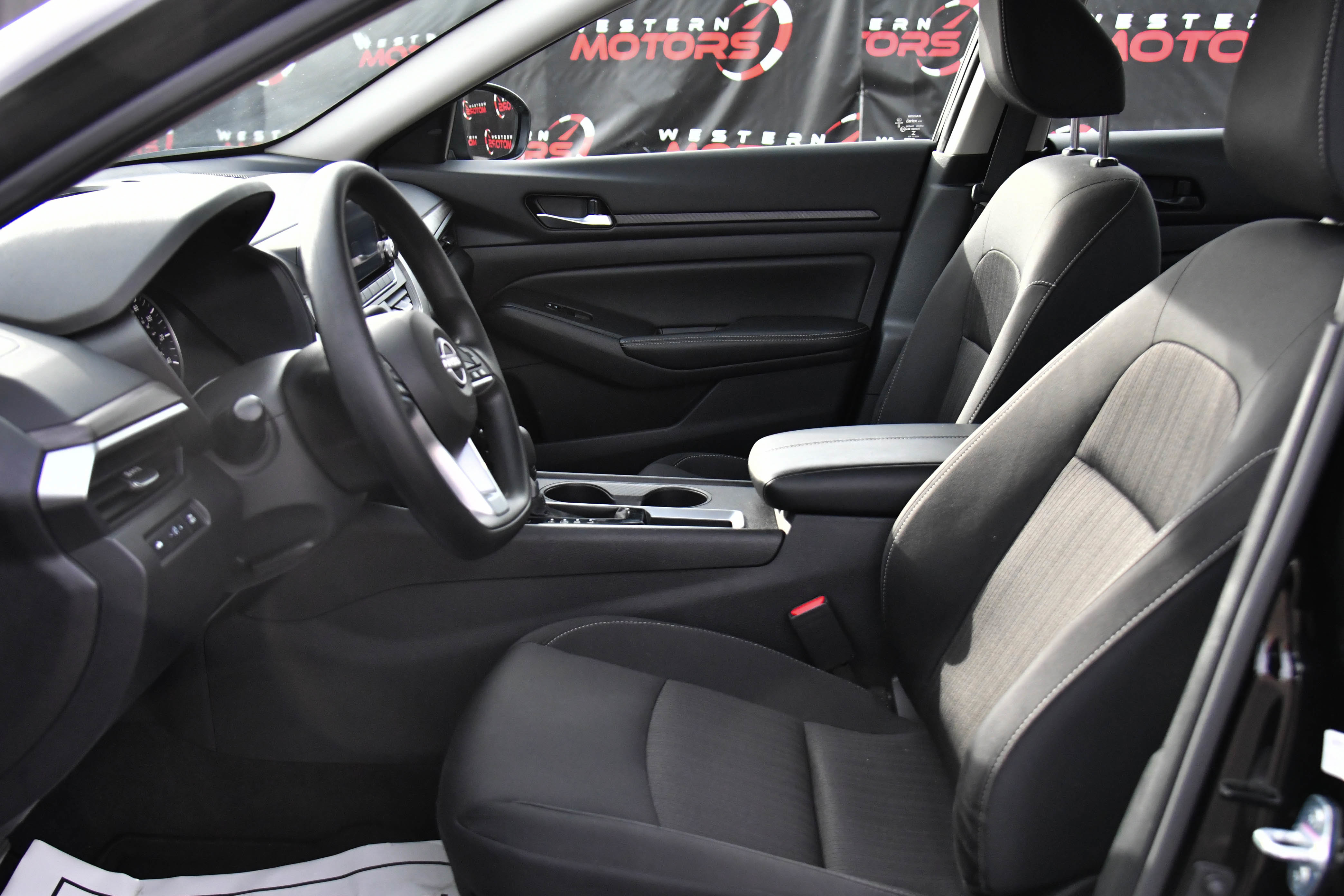 Used 2025 Nissan Altima 2.5 SV image 17