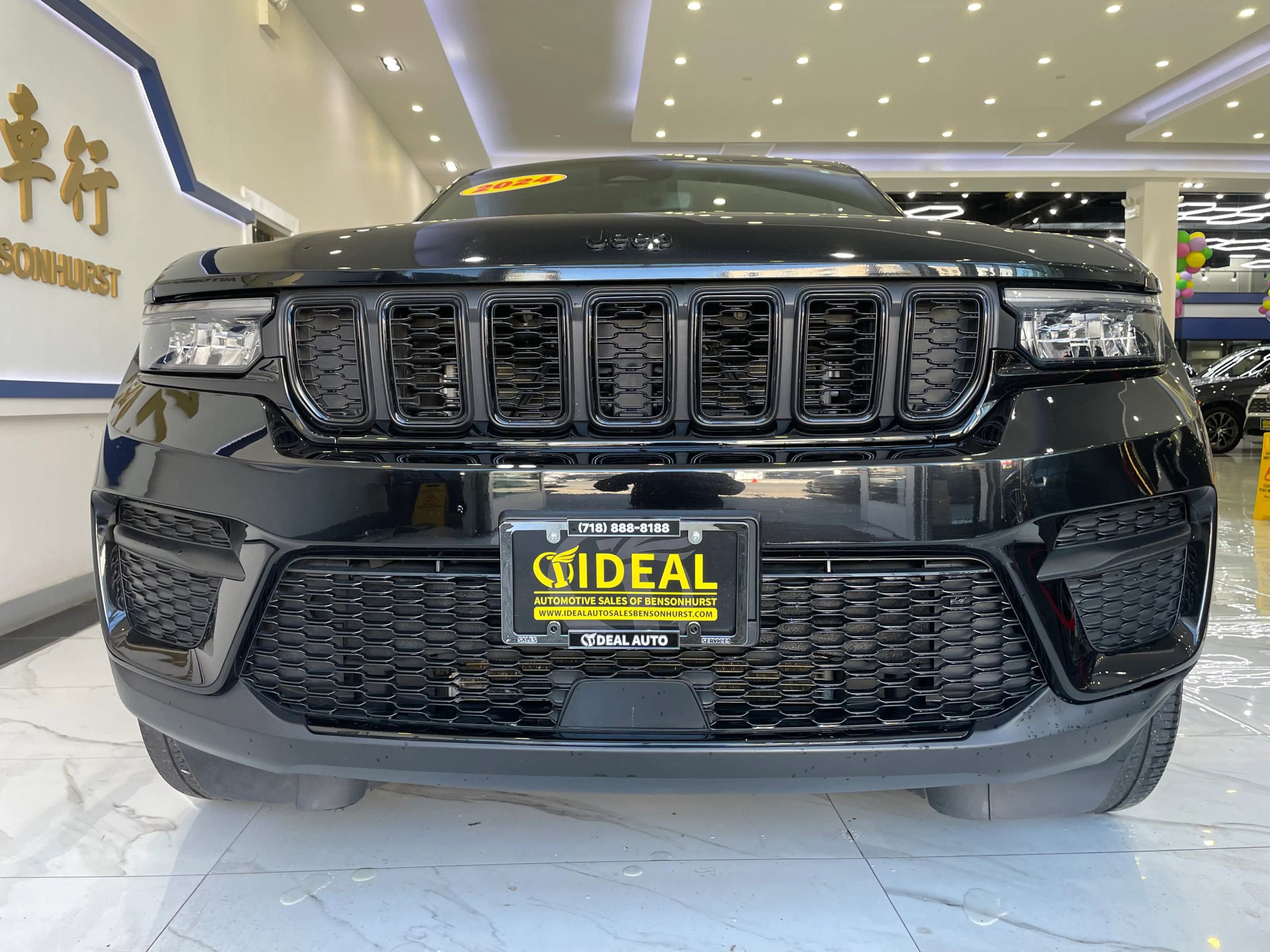 Used 2024 Jeep Grand Cherokee Altitude image 3