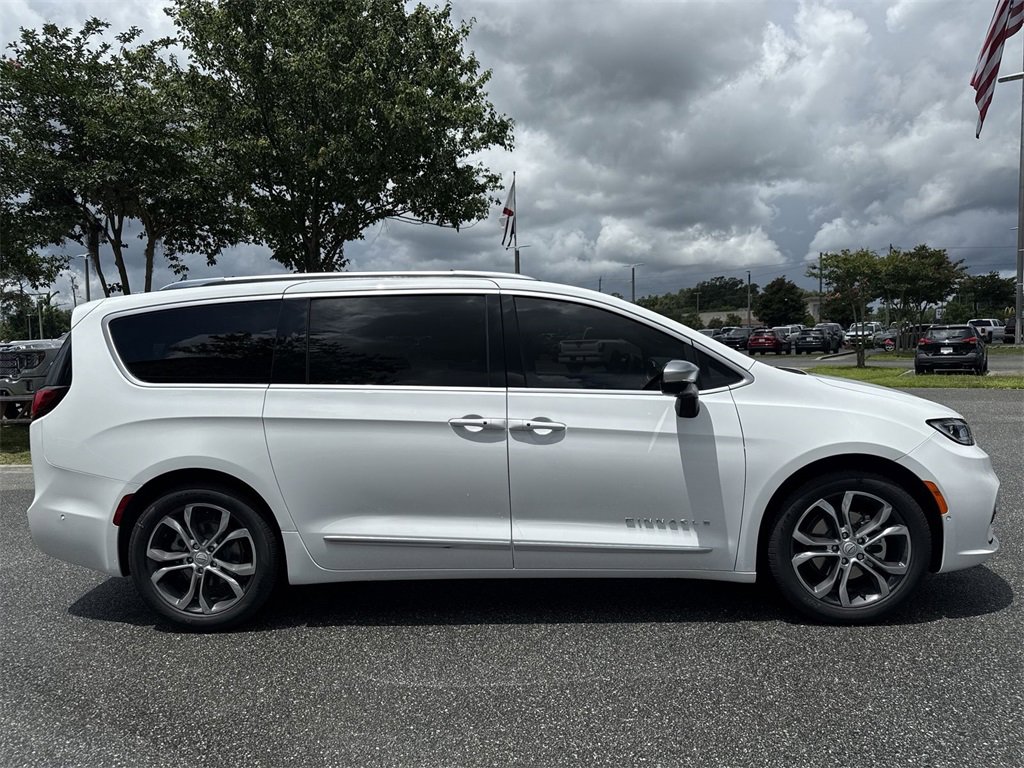 New 2025 Chrysler Pacifica Pinnacle image 2