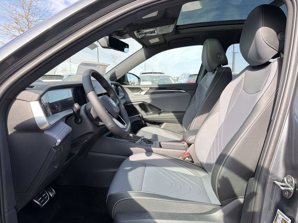 New 2026 Volkswagen Tiguan SE R-Line image 11