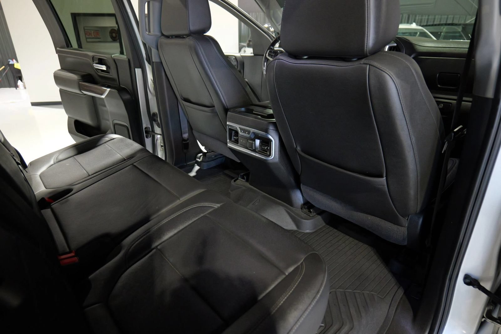 Used 2020 Chevrolet Silverado 2500 LTZ w/ LTZ Plus Package AWD/4WD image 14