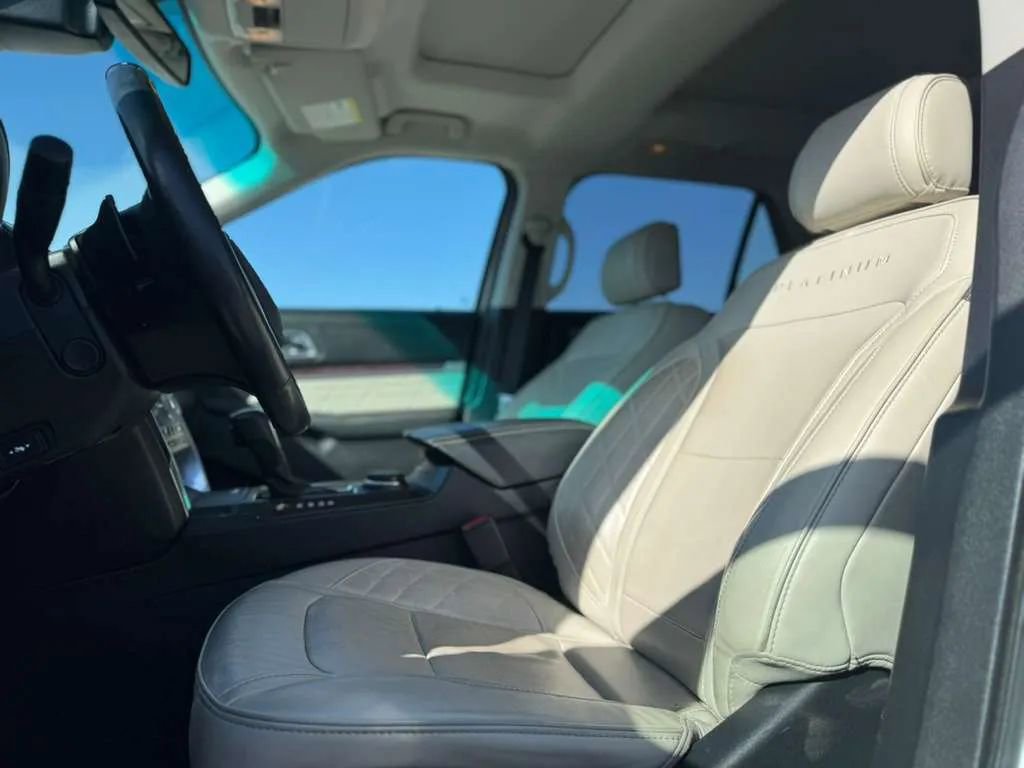 Used 2016 Ford Explorer Platinum image 16
