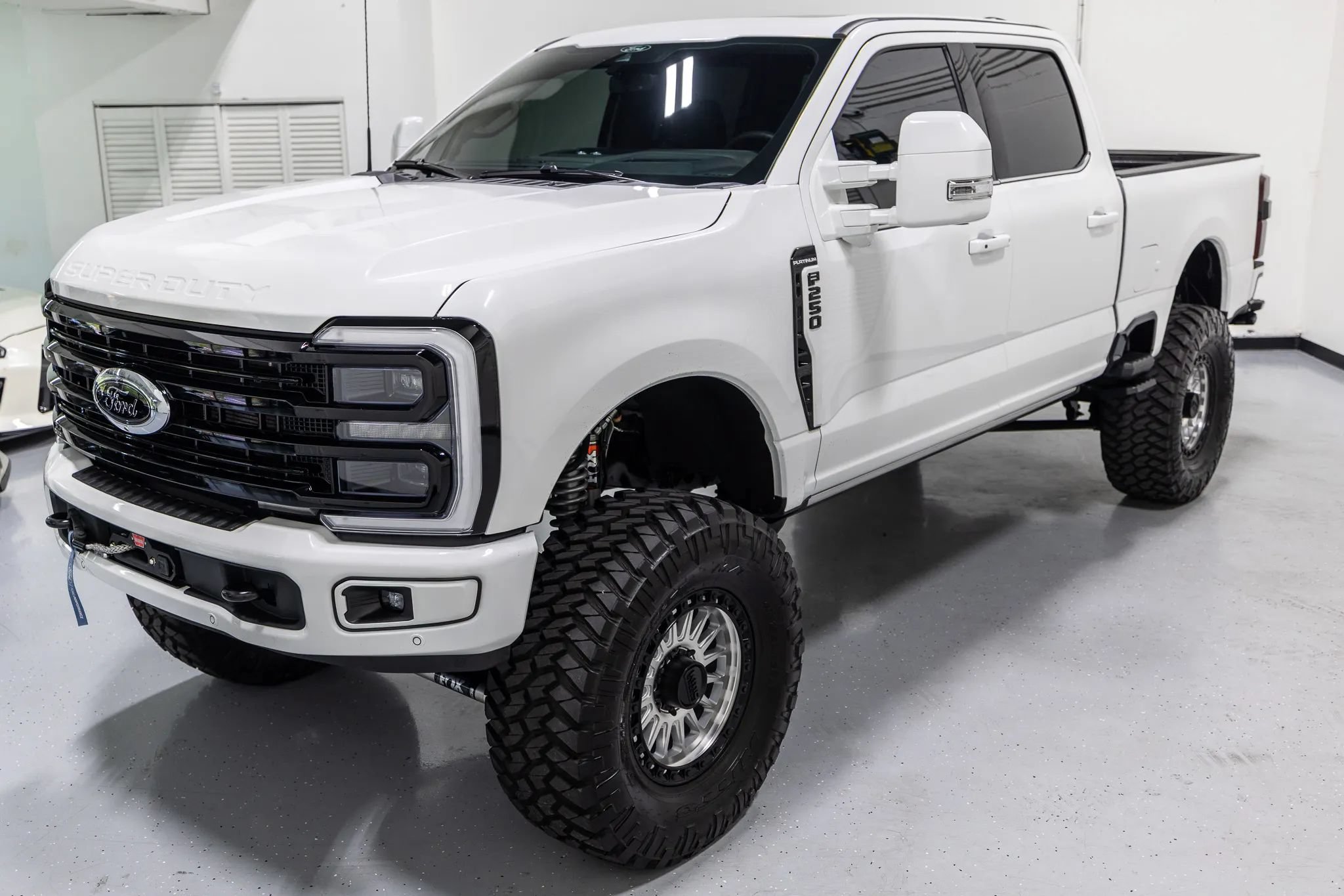 Used 2025 Ford F250 Platinum w/ Platinum Plus Package AWD/4WD image 3