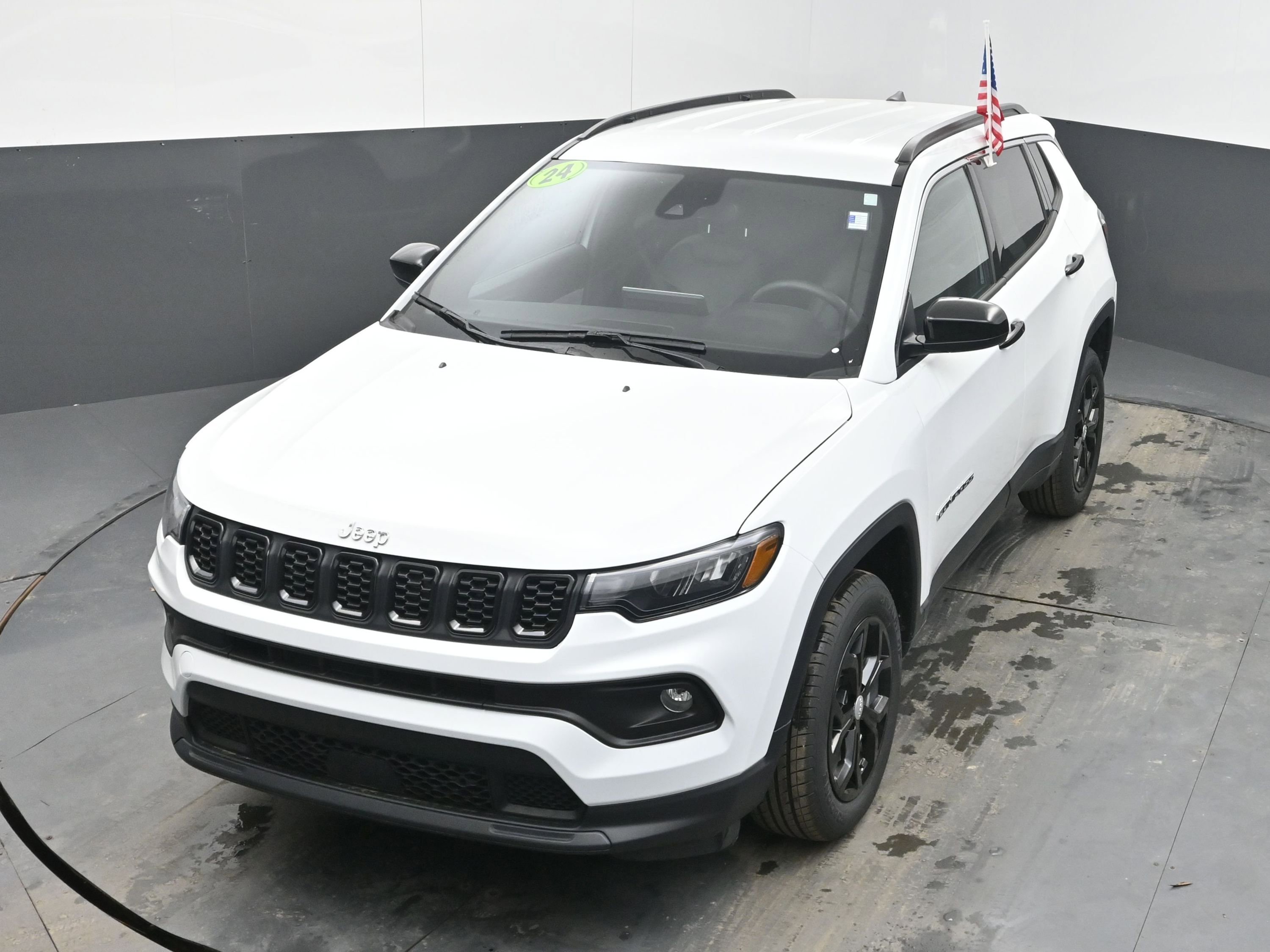 Used 2024 Jeep Compass Latitude image 33
