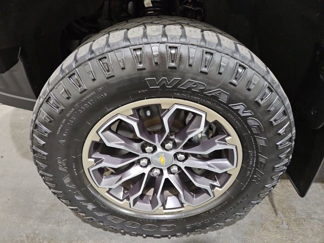 Used 2019 Chevrolet Colorado ZR2 w/ LPO, Premium Interior Package image 9