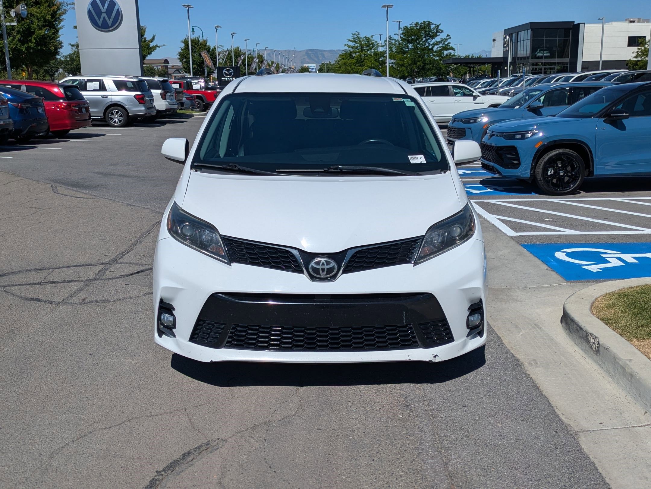 Used 2018 Toyota Sienna SE FWD image 11