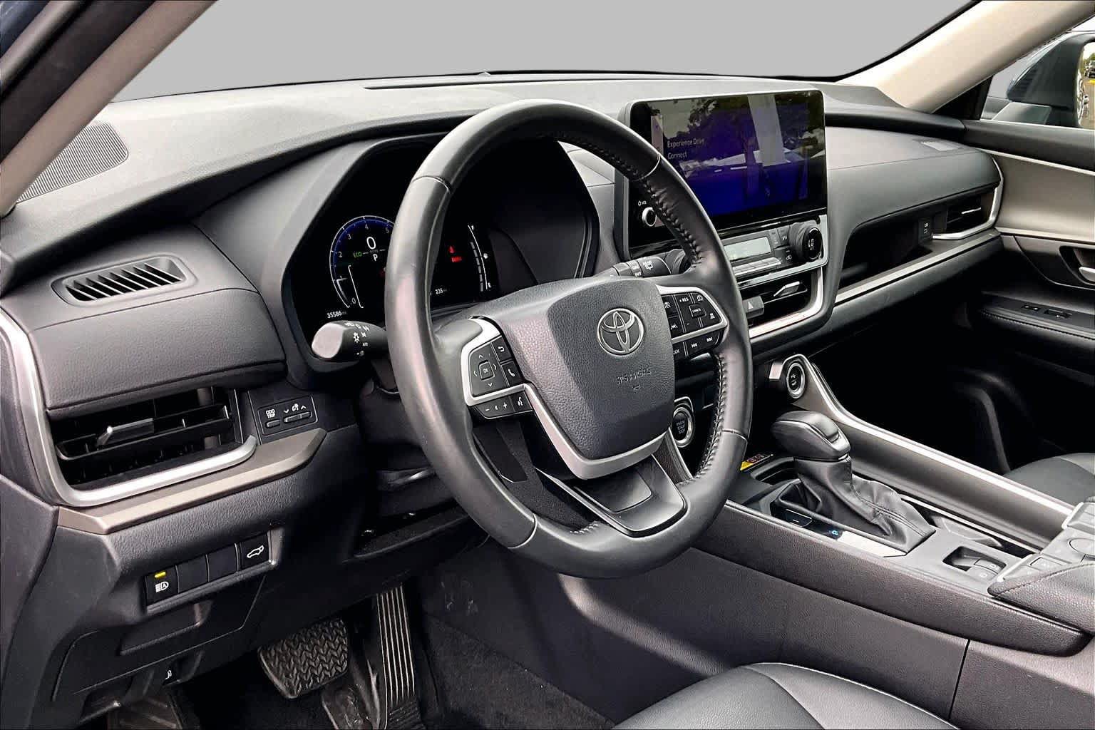 Used 2025 Toyota Grand Highlander AWD image 18
