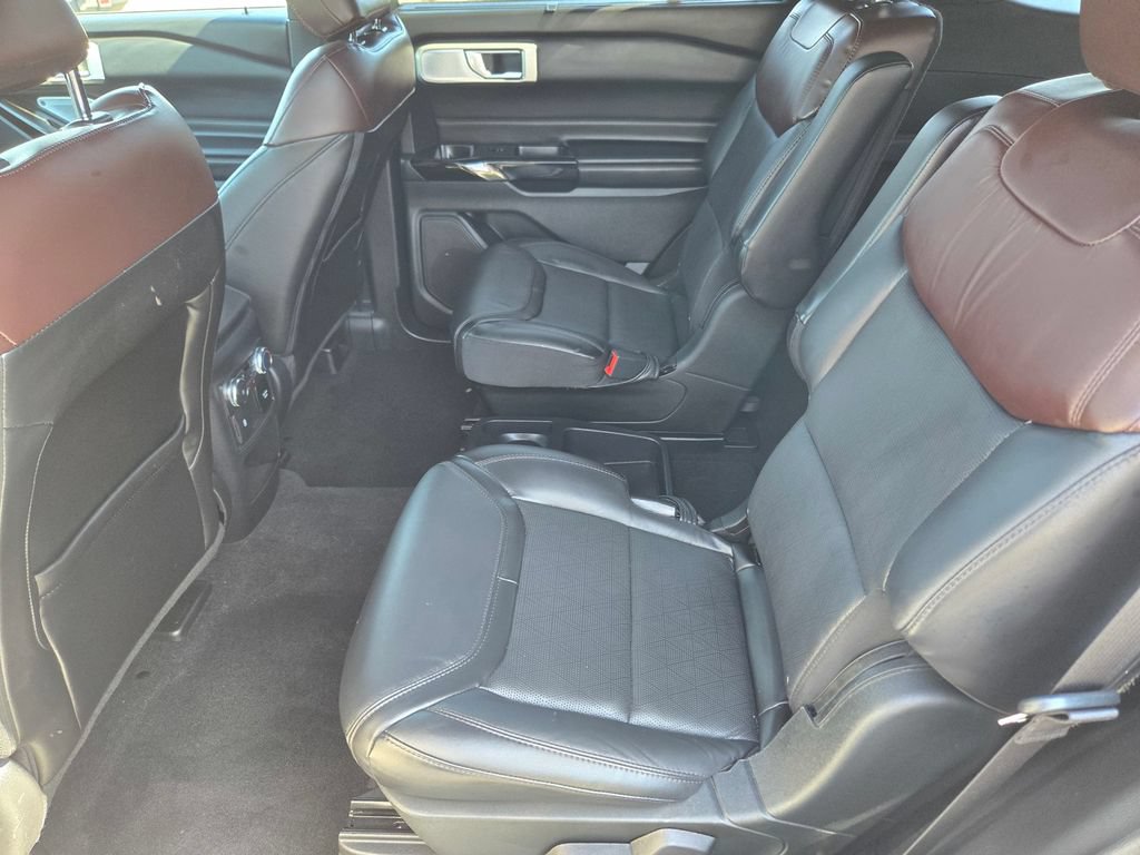 Used 2021 Ford Explorer Platinum w/ Equipment Group 601A AWD/4WD image 13