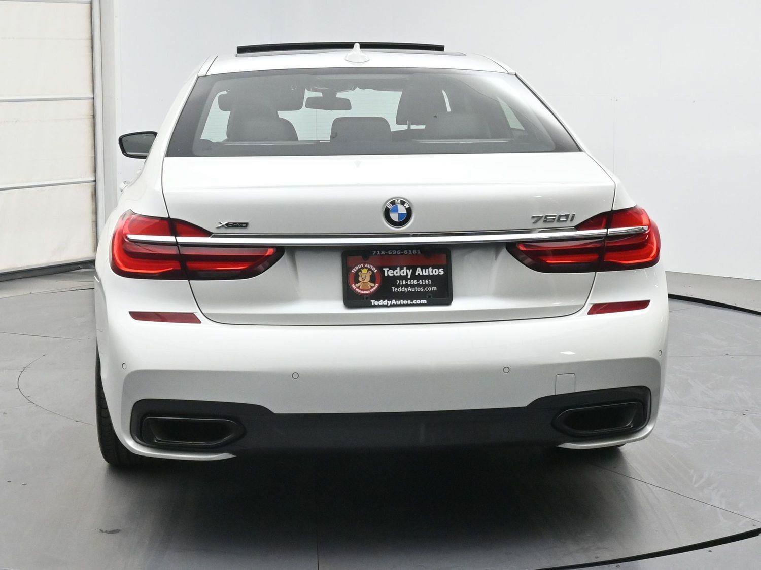 Used 2019 BMW 750i xDrive w/ M Sport Package AWD/4WD image 24