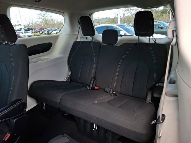Used 2023 Chrysler Voyager LX image 10