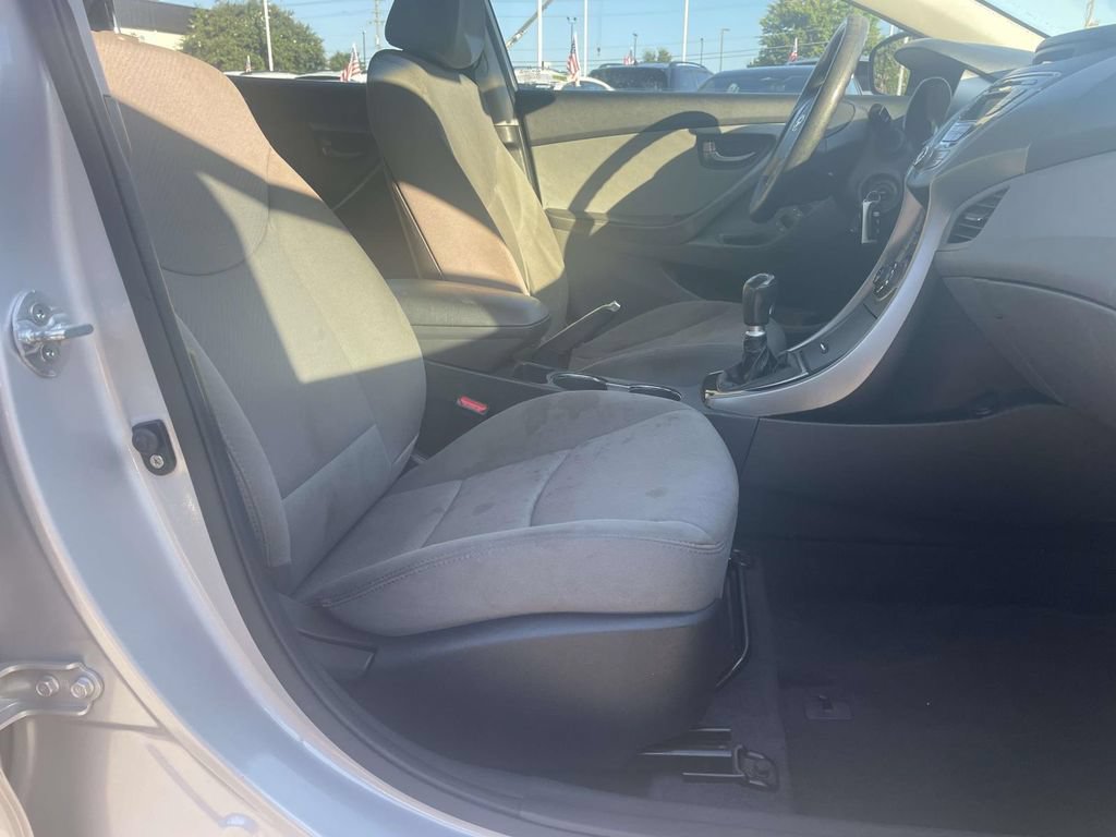 Used 2013 Hyundai Elantra GLS FWD image 9