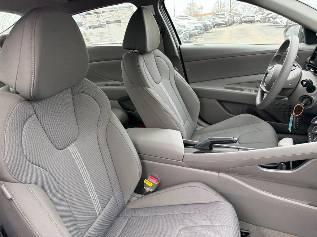 Used 2026 Hyundai Elantra SE w/ Cargo Package FWD image 35