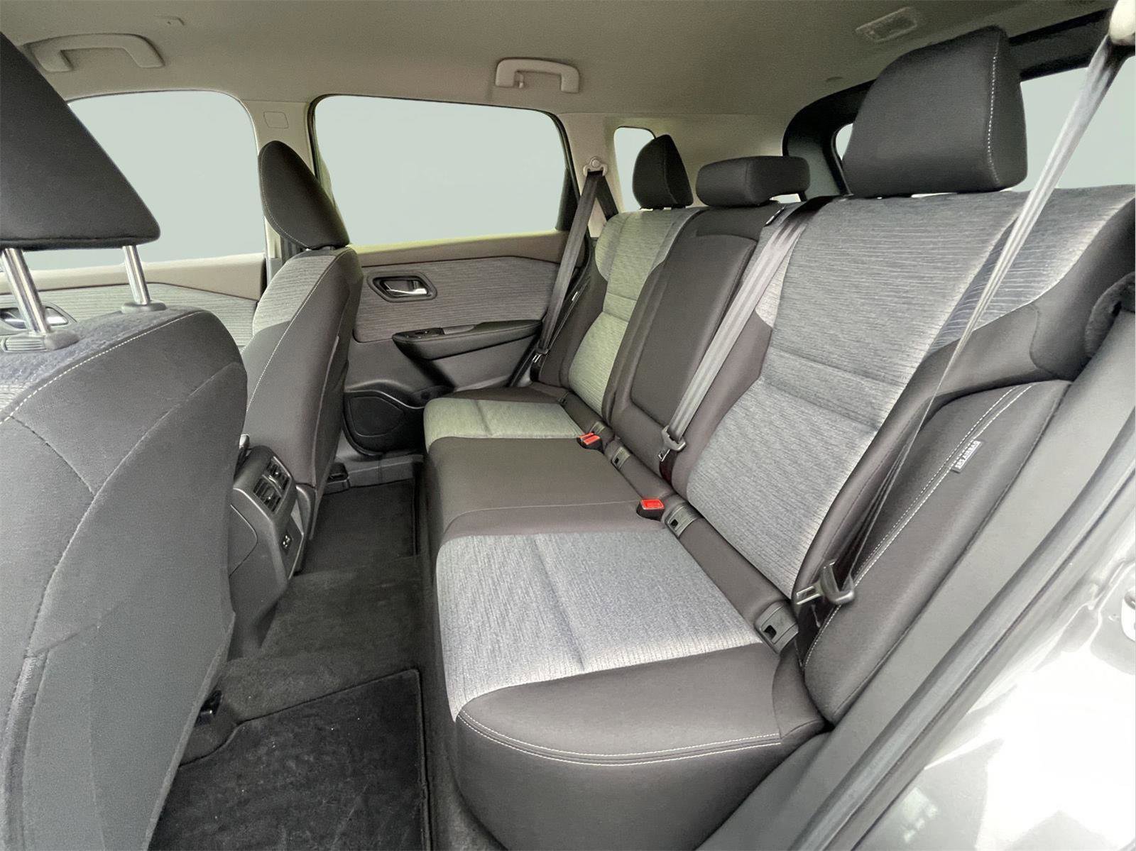 Used 2023 Nissan Rogue SV AWD/4WD image 14