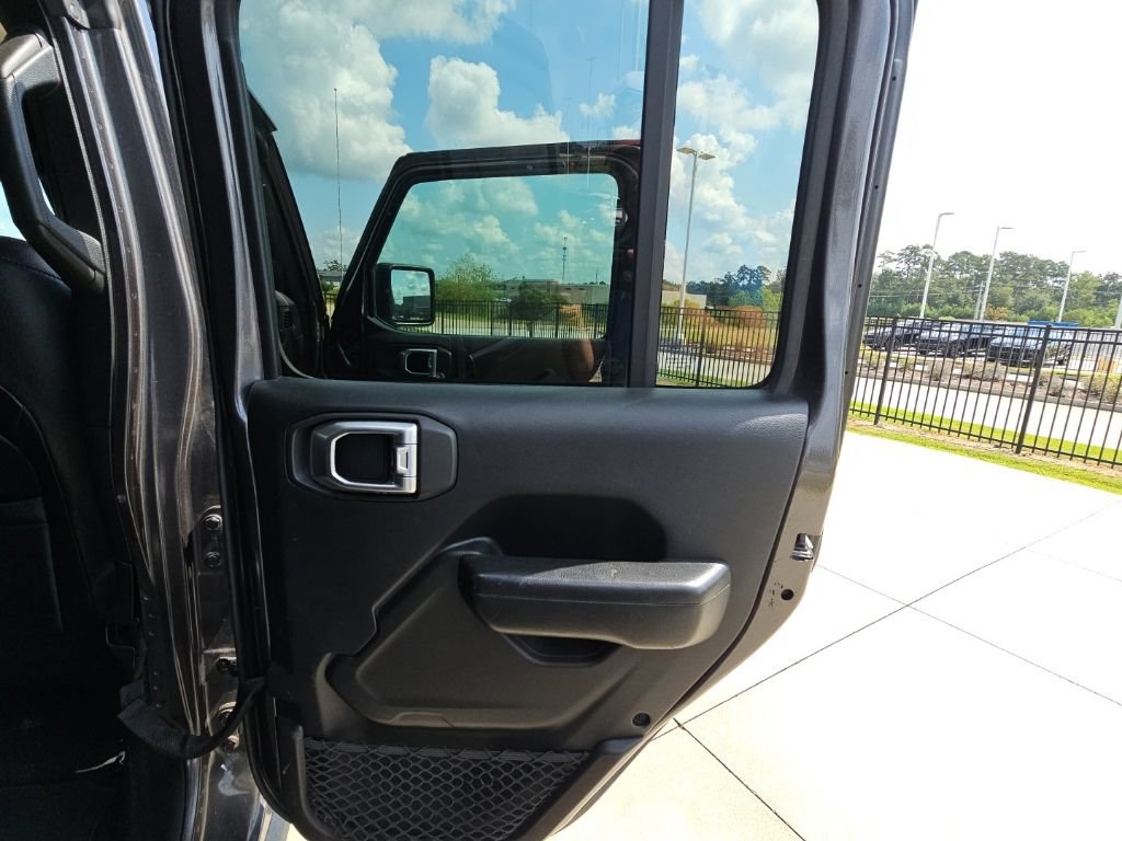 Used 2018 Jeep Wrangler Unlimited Sport S AWD/4WD image 18