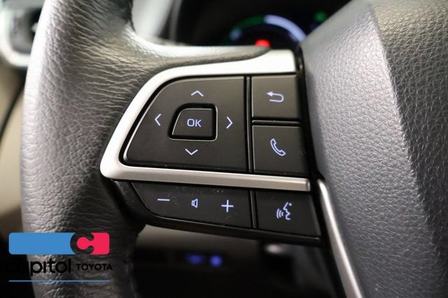 Used 2024 Toyota Sienna XLE FWD image 17
