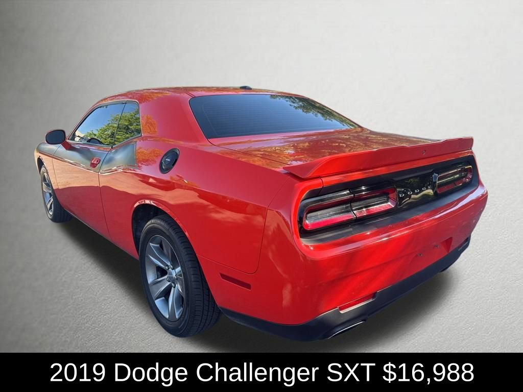 Used 2019 Dodge Challenger SXT RWD image 5