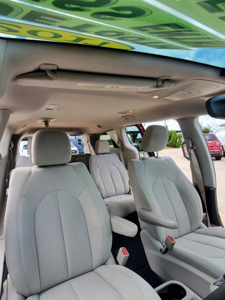 Used 2017 Chrysler Pacifica Touring image 20