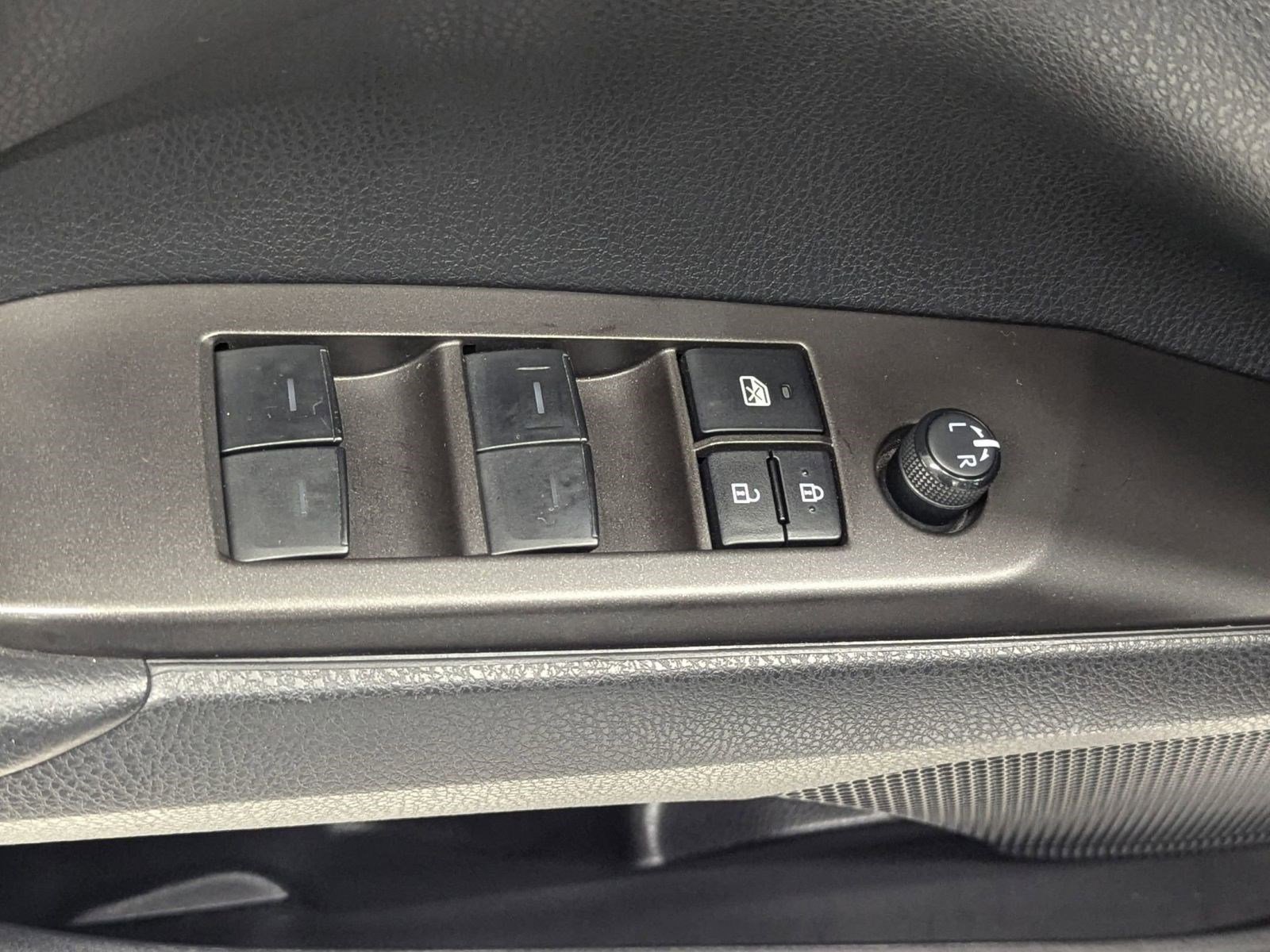 Used 2023 Toyota Camry SE image 18