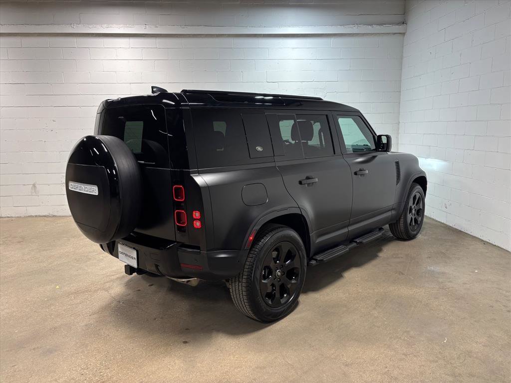 Used 2023 Land Rover Defender 110 SE image 6