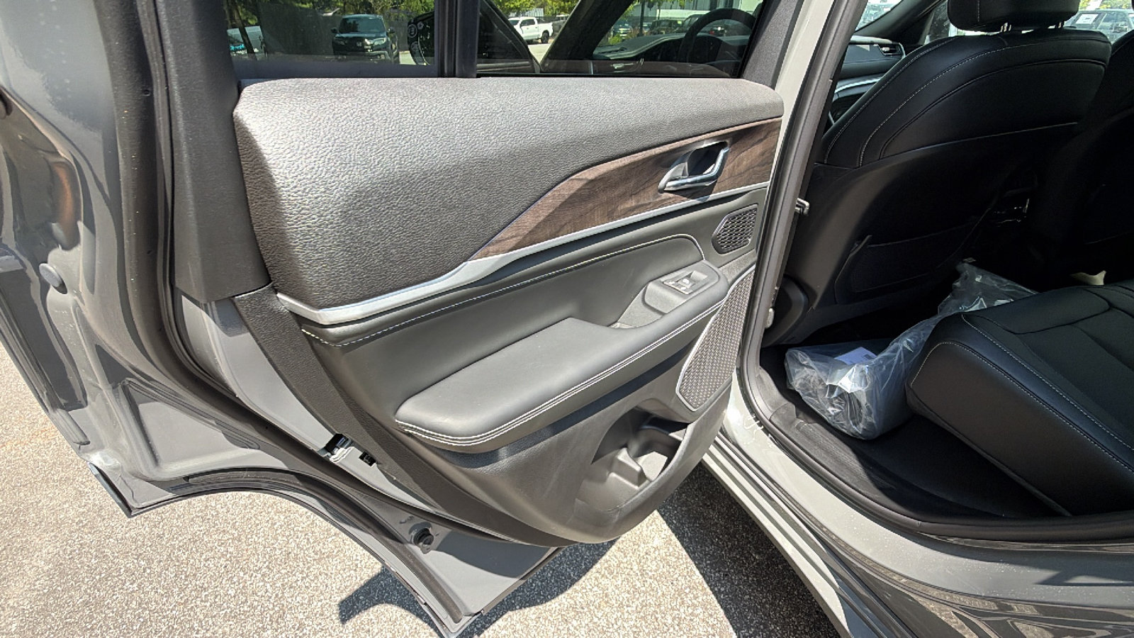 New 2027 Jeep Grand Cherokee Limited AWD/4WD image 19