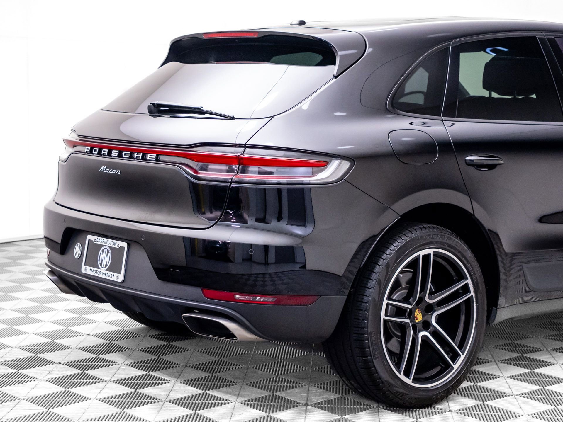 Used 2020 Porsche Macan AWD/4WD image 33