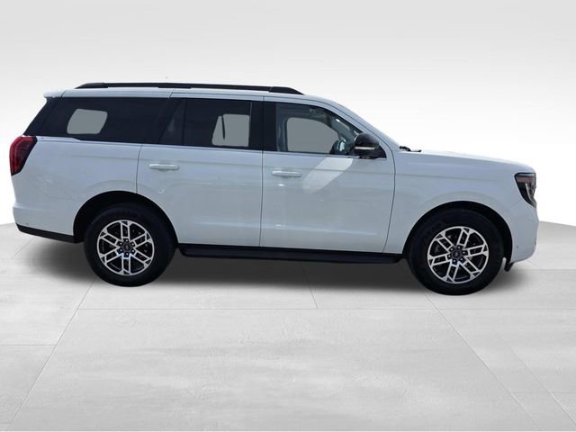 Used 2025 Ford Expedition Active image 2