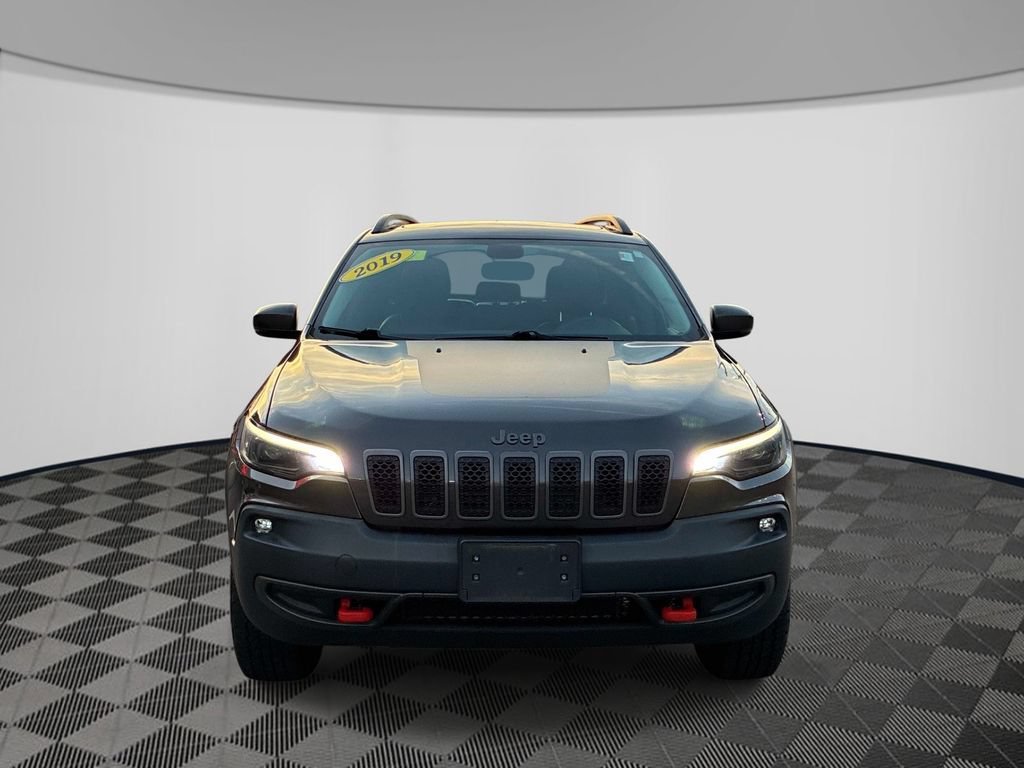 Used 2019 Jeep Cherokee Trailhawk w/ Comfort/Convenience Group AWD/4WD image 2